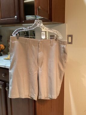 bolle Men's Flat-Front Chino Shorts in Light Khaki